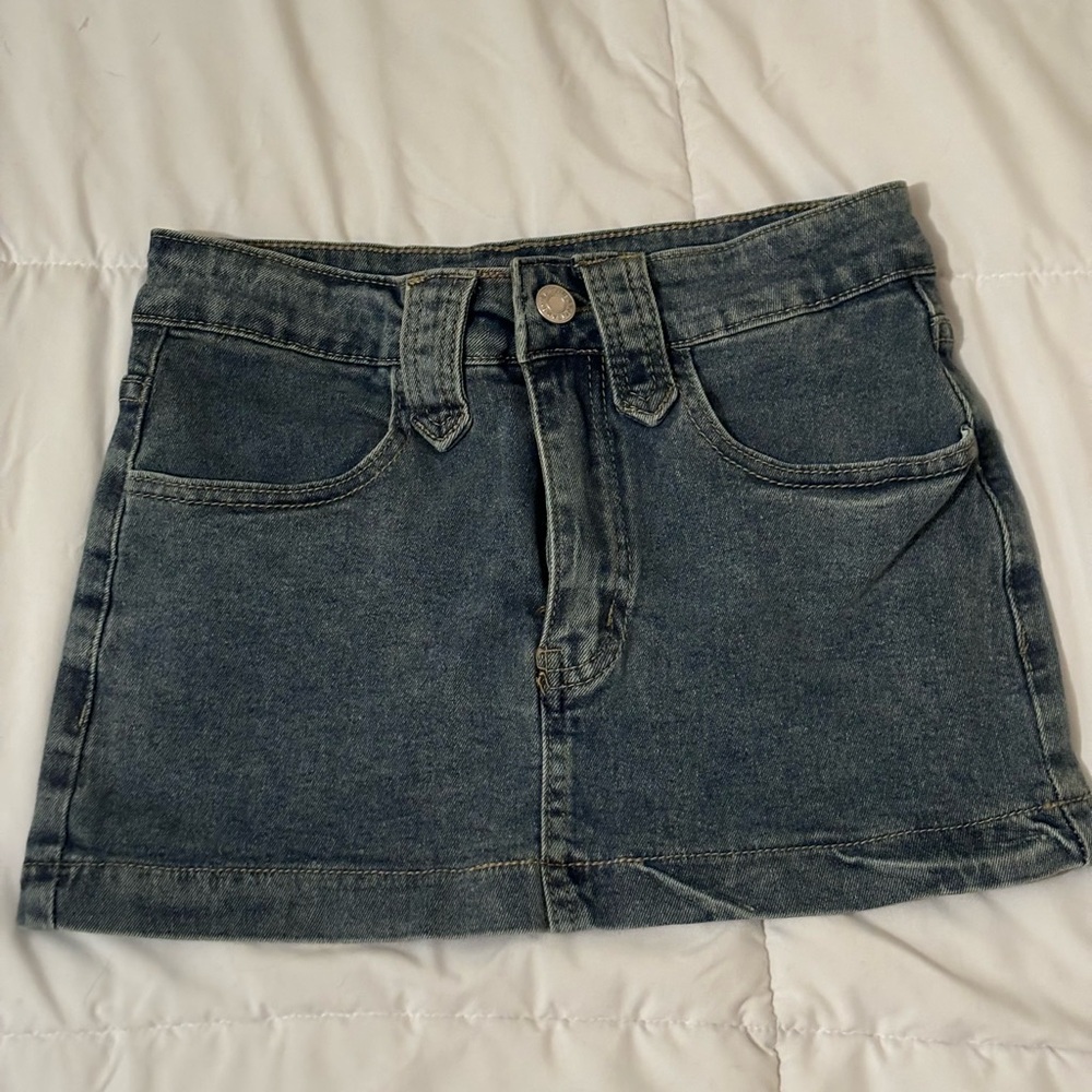 Y2K mini skirt